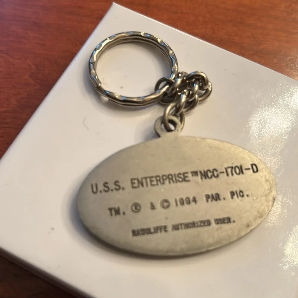 Vintage Star Trek uss enterprise ncc-1701-D key chain metal blue enamel